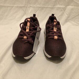 Shoes for Crews Brand Color Burgundy Womans Size 5 Easy Clean Non-Slip Shoes NWT